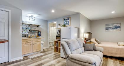 2 Mi to Downtown Port Huron! Couple's Getaway