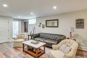 Apartment (2 Bedrooms) | Interior - Explore Historic Dtwn Staunton! Walkable Apartment (Staunton)