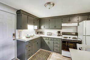 Apartment (2 Bedrooms) | Interior - Waterfront Condo 2 Mi to Historic Dtwn Port Huron! (Port Huron)