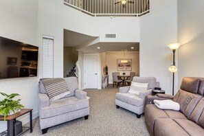 Interior - Community Perks! Modern Phoenix Extended Getaway (Phoenix)