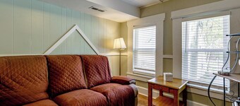 Near Trails & Lakes! Pemigewasset River Townhome