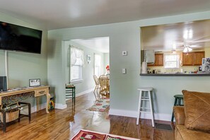 House (2 Bedrooms) | Interior - Riverside Franklin Townhome: 2 Private Balconies! (Franklin)