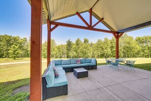 Front of property - Spacious Barndominium Near Branson w/ Game Rooms (Omaha)