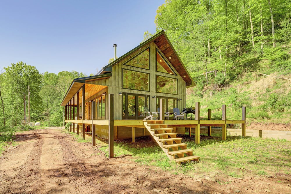 An Appalachian Hideaway w/ Hiking Trails & Deck! - Mount Zion, WV