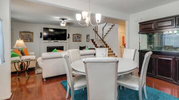 House (4 Bedrooms) | Interior