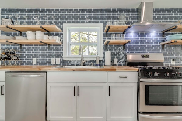 House (3 Bedrooms) | Interior - Walk to Yacht Club! Devils Lake Escape (Manitou Beach)