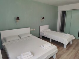 Classic Triple Room | Free WiFi