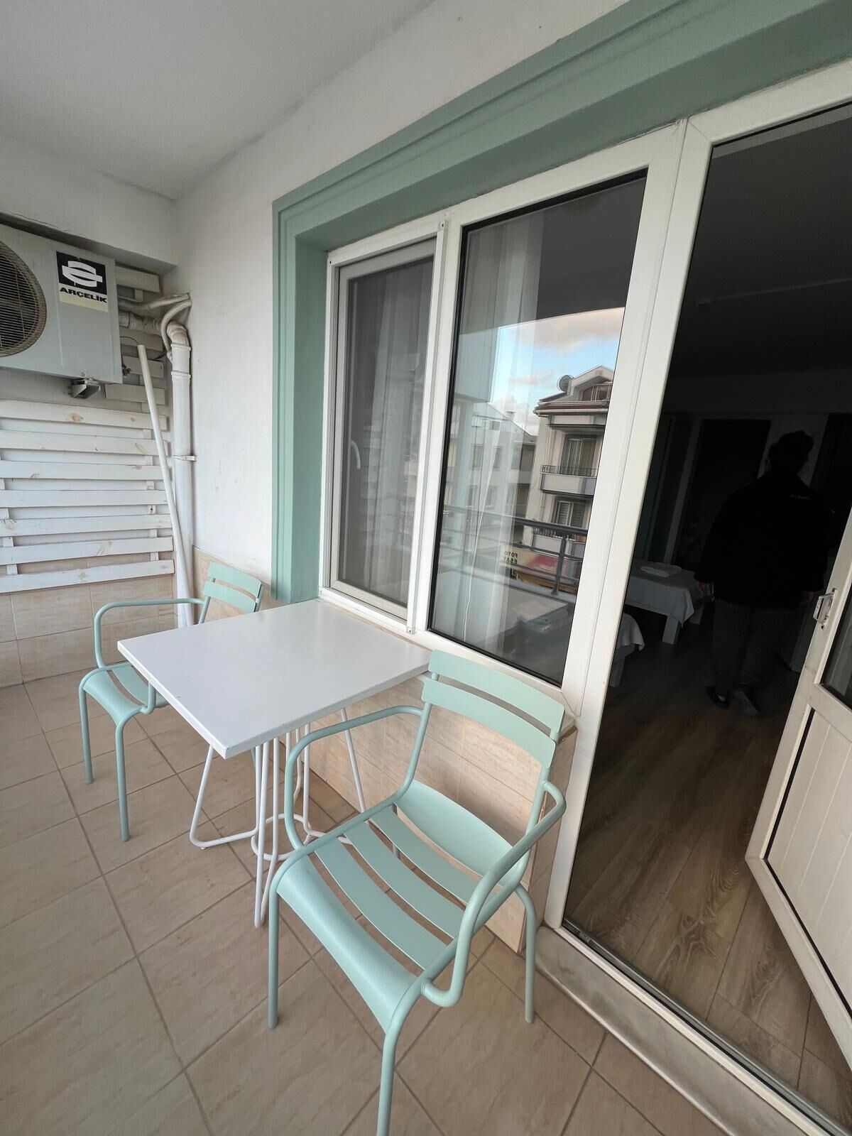 Classic-Dreibettzimmer, Balkon | Speisen im Freien