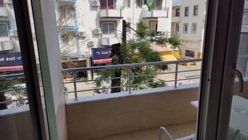 Classic Quadruple Room, Balcony, City View | Interior