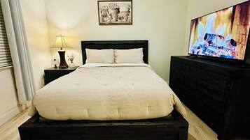 Iron/ironing board, WiFi, bed sheets, wheelchair access