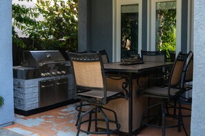 Outdoor dining - 	Spacious Visalia Retreat in One of Visalia’s Best Neighborhoods (Visalia)
