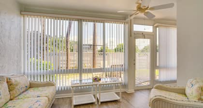 2 Mi to Sand! Port Charlotte Condo w/ Pool Access