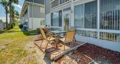 2 Mi to Sand! Port Charlotte Condo w/ Pool Access