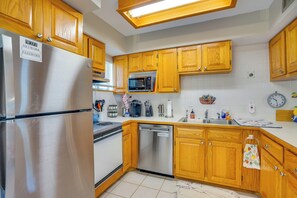 Apartment (2 Bedrooms) | Interior - 2 Mi to Sand! Port Charlotte Condo w/ Pool Access (Punta Gorda)