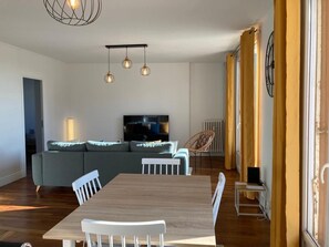 Living area - In the heart of Europe, 2 hrs from Paris,  and Brussels in "Arts Deco District" (Charleville-Mézières)