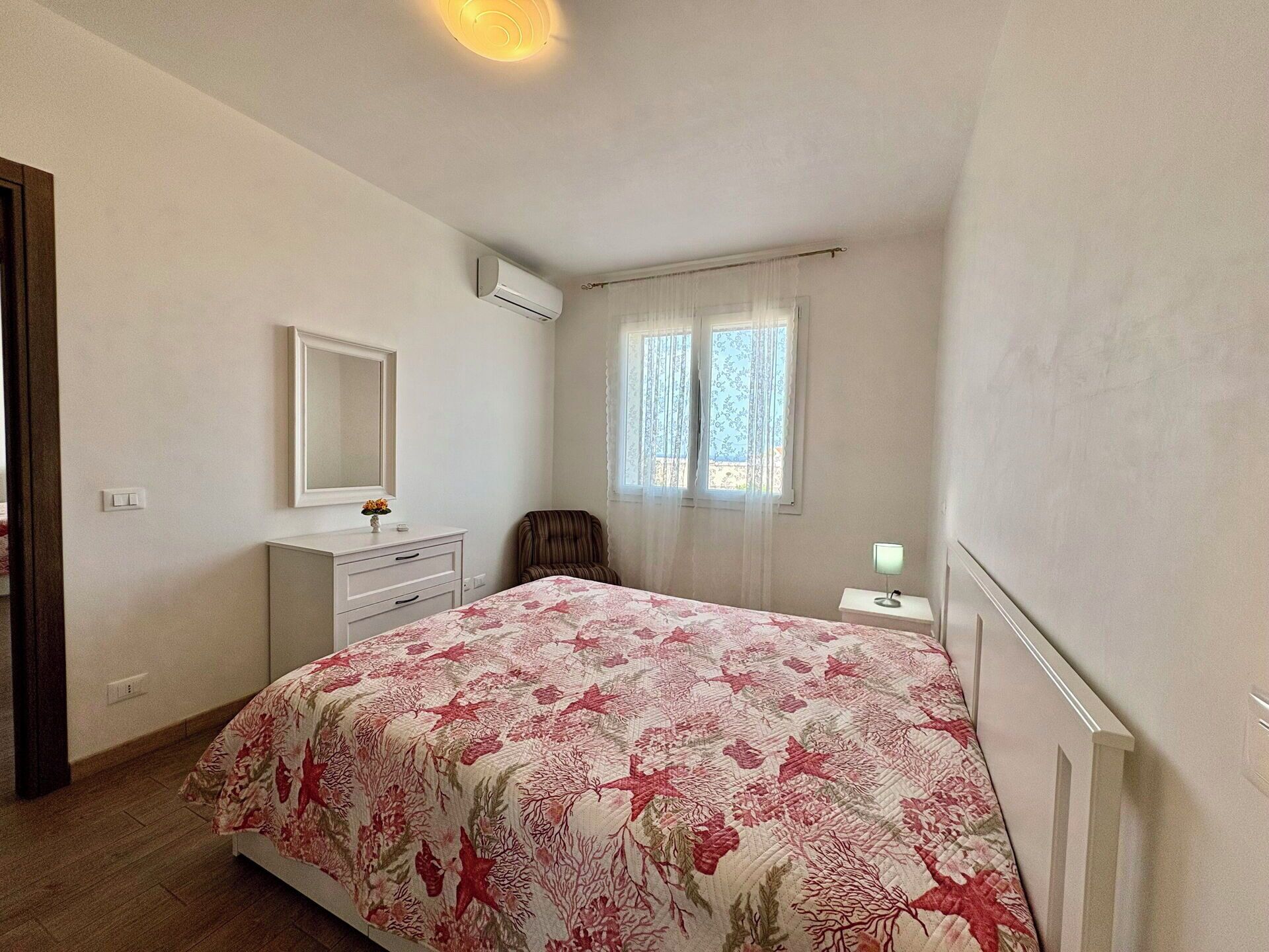 5 bedrooms, travel cot, free WiFi