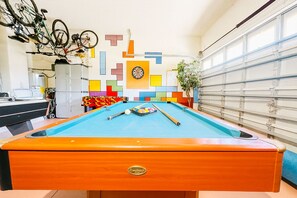Game room - Private Pool: 4BR Near Disney & Games Room & Roku TV (Davenport)