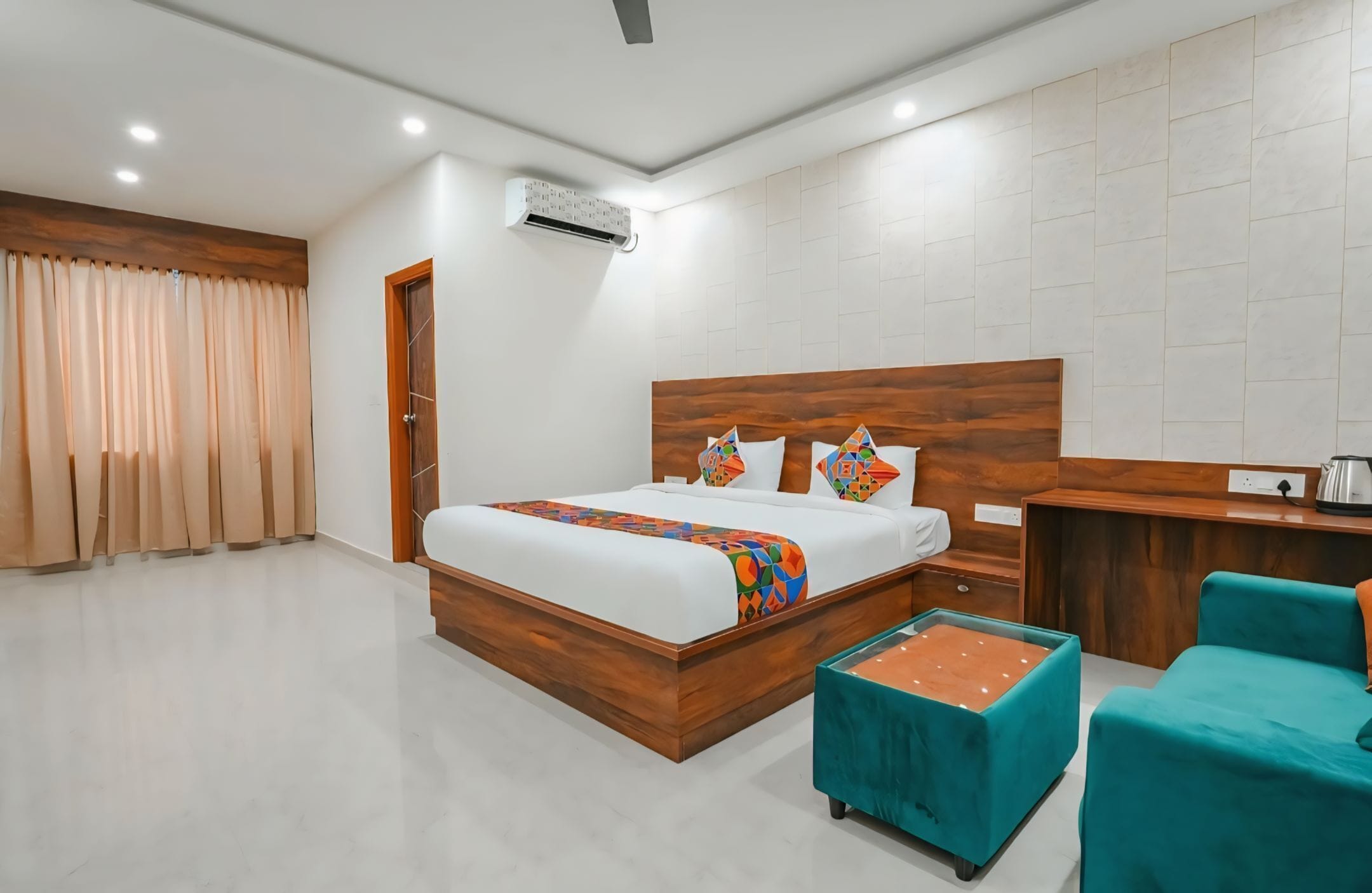 Club Double Room, City View | Desk, blackout drapes, iron/ironing board, free WiFi