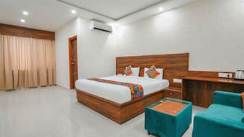 Club Double Room, City View | Desk, blackout drapes, iron/ironing board, free WiFi