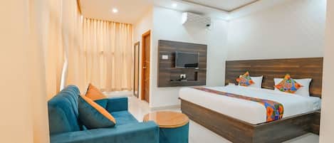 Deluxe Double Room, City View | Desk, blackout drapes, iron/ironing board (on request), WiFi (free)