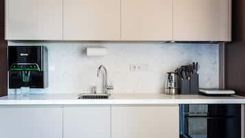 Mini-fridge, microwave, oven, stovetop