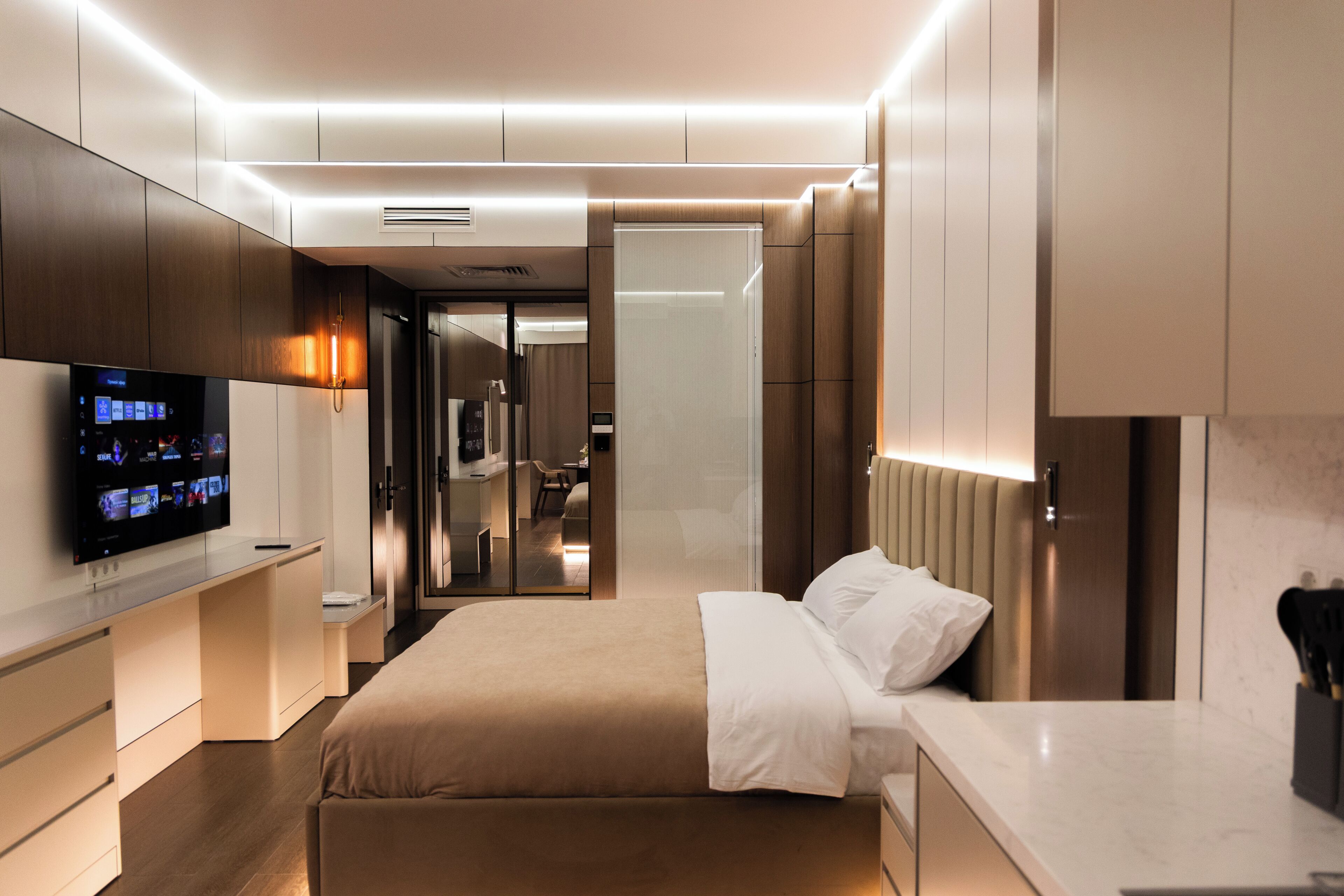 Superior Apartment | In-room safe, desk, laptop workspace, blackout curtains