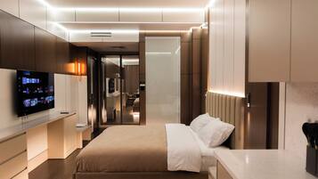 Superior Apartment | In-room safe, desk, laptop workspace, blackout curtains