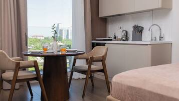 Apartment, City View | Living area