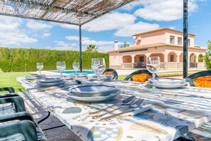 Outdoor dining - Cubo's Casa La Peña / Private pool / Air conditioning / BBQ (Antequera)