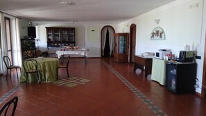 Dining - Room 'Camera Rosa' with Mountain View, Wi-Fi and Air Conditioning (Pontecagnano Faiano)