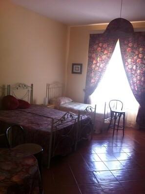 Room - Room 'Camera Verde' with Sea View, Wi-Fi and Air Conditioning (Pontecagnano Faiano)