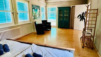 Iron/ironing board, WiFi, bed sheets