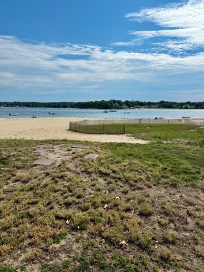 Beach - Fabulous 2-bedroom  Waterfront Cottage in Hamilton Beach, the perfect  getaway (Wareham)