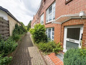 House, 3 Bedrooms, Balcony, Courtyard View | Property grounds - Grambker Heerstraße (Bremen)
