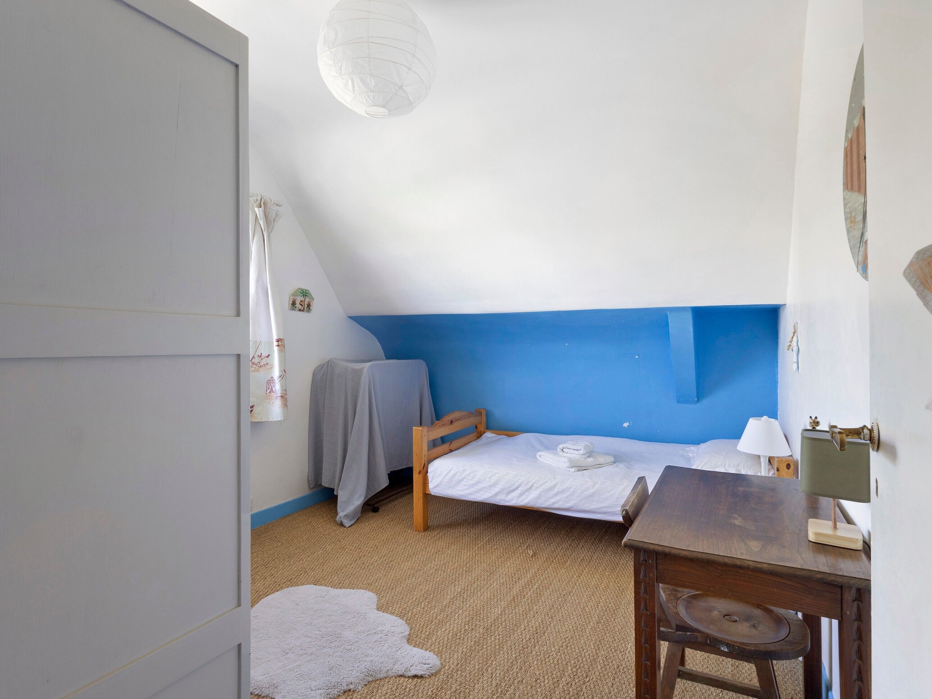 7 bedrooms, WiFi, bed sheets