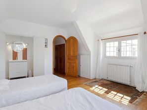7 bedrooms, WiFi, bed sheets - Holiday Home "Villa Ty Mabo" with Private Terrace, Garden and Wi-Fi (Trébeurden)