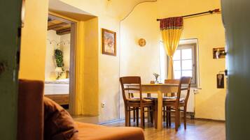 Apartamento Confort, balcón, vistas a la montaña | Restauración