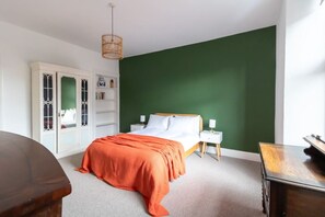 Bügeleisen/Bügelbrett, Reisekinderbett, WLAN, Bettwäsche