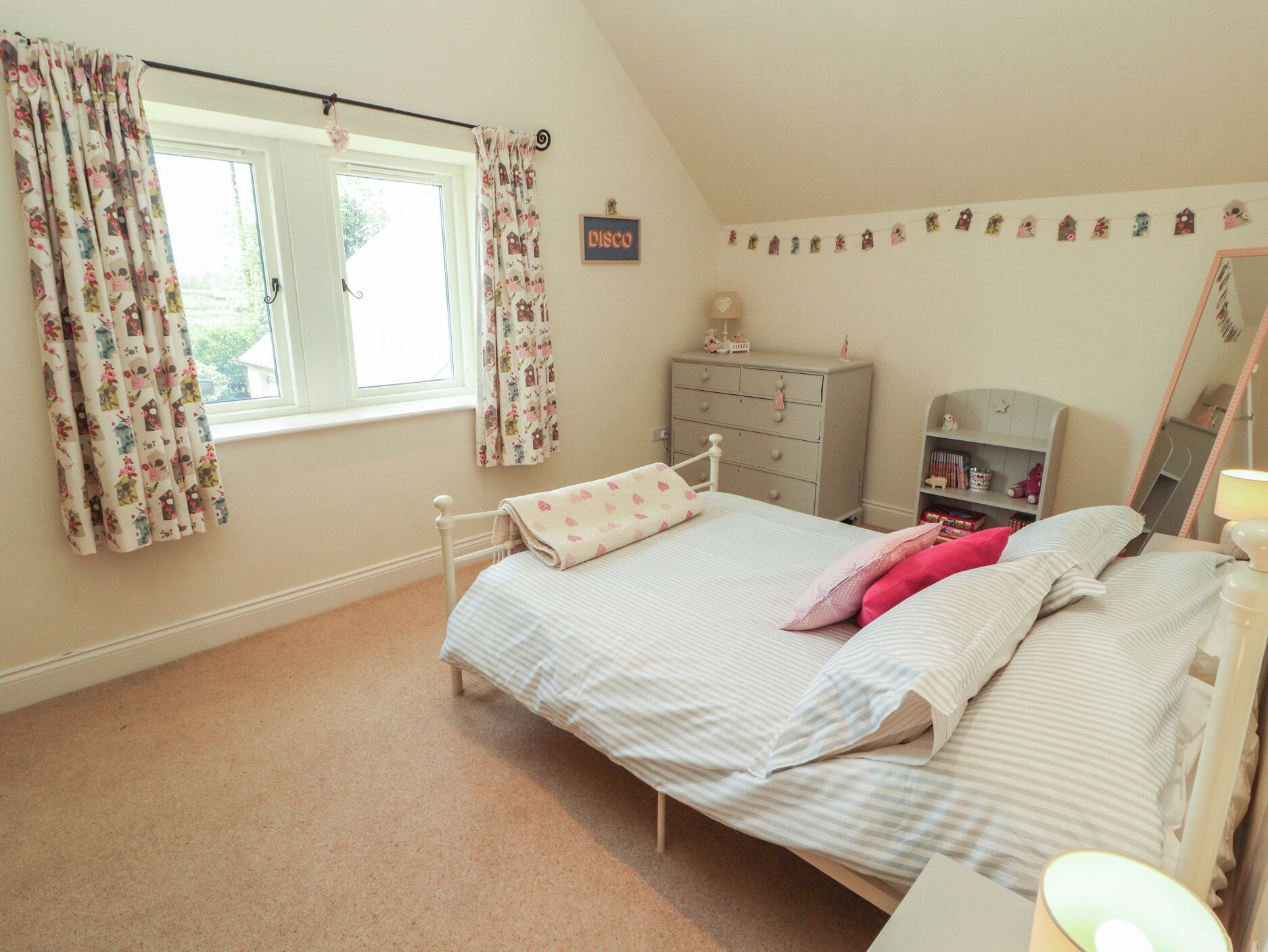 4 bedrooms, WiFi (free), individually decorated, individually furnished