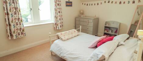 4 bedrooms, WiFi (free), individually decorated, individually furnished
