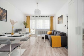 Living area - Modern Apartment | Remote Working | Balcony (Toruń)