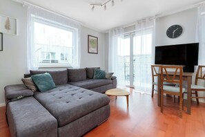 TV, offices - Comfortable Apartment with Parking | Close to the Beach (Puck)