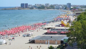 Habitación Confort doble, balcón, vistas al río | Playa | Ubicación a pie de playa y arena blanca