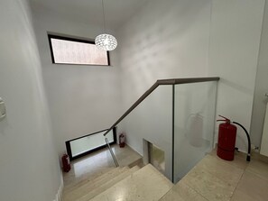 Habitación Confort doble, balcón, vistas al río | Interior