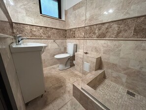 Comfort Double Room, Balcony, River View | Bathroom | Free toiletries, hair dryer, slippers, towels - Vila Naty (Mamaia-Sat)