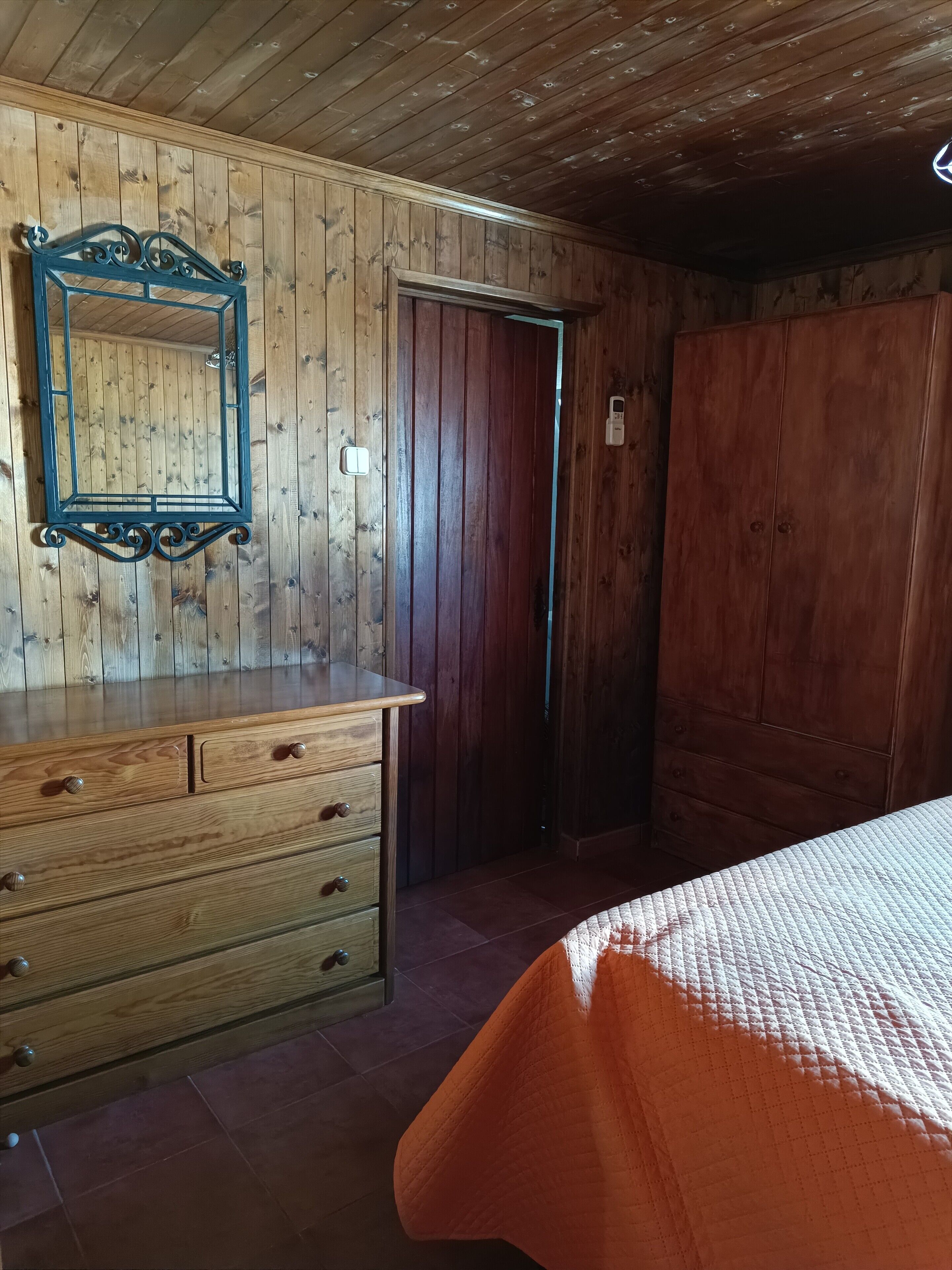 3 dormitorios, tabla de planchar con plancha, wifi y ropa de cama
