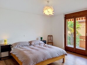 Room - Cosy apartment for 4 people with TV, balcony and panoramic view (Muralto)
