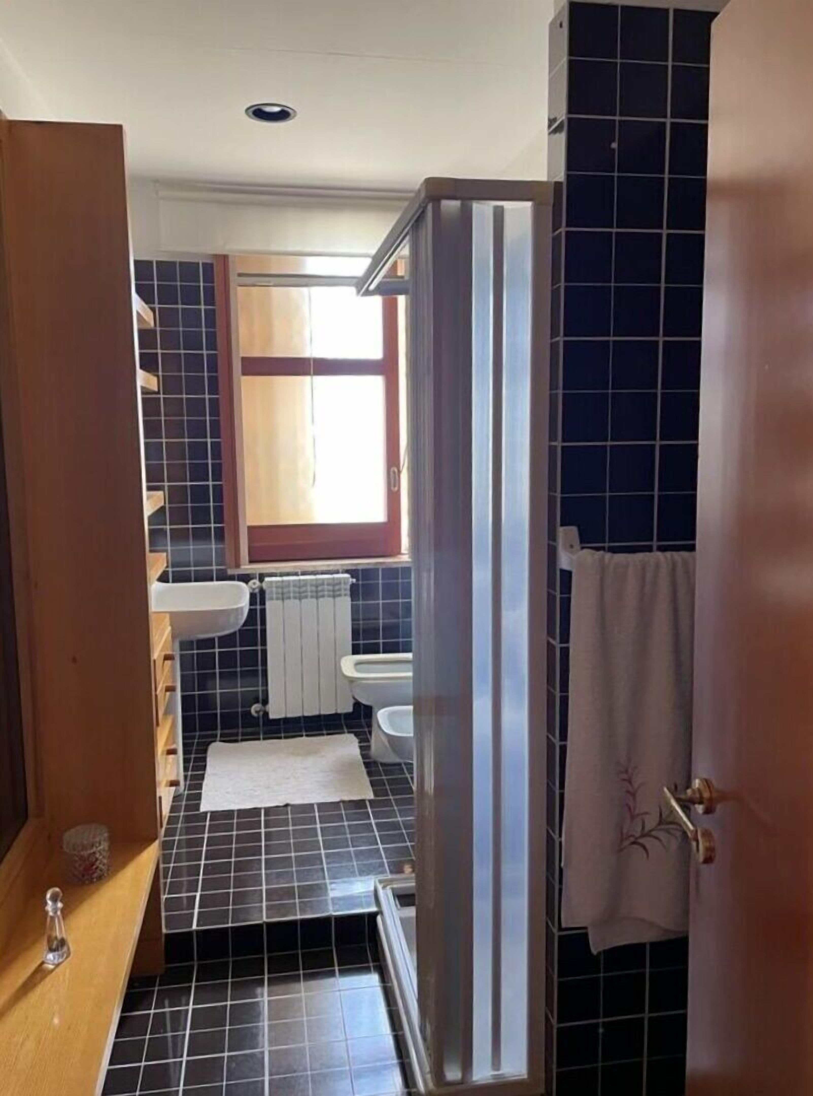 Regadera, secadora de cabello, bidet 