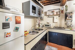 Private kitchen - Beautiful villa for 6 people with WIFI, TV, veranda and pets allowed, close to Lucca (Collodi)