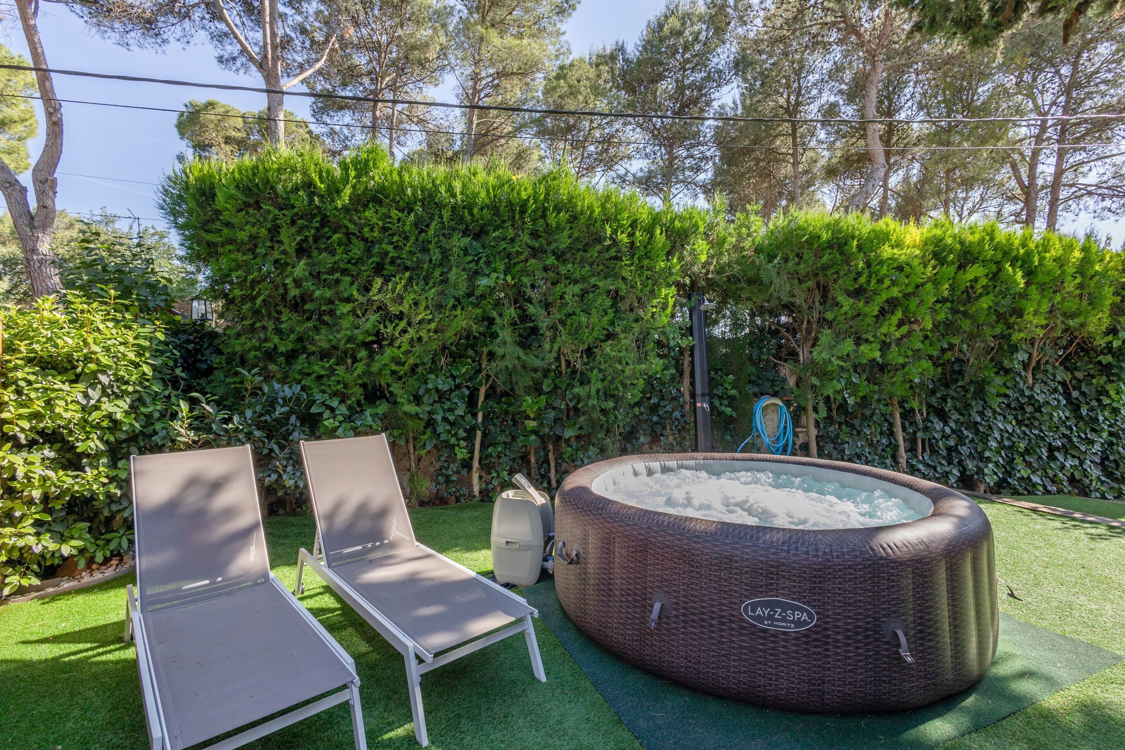 Bañera de hidromasaje al aire libre